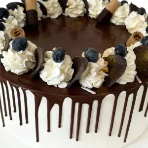 Zdobienie drip czekoladowy - Torty Złote Gryfice Iwona Pasternak Karaś