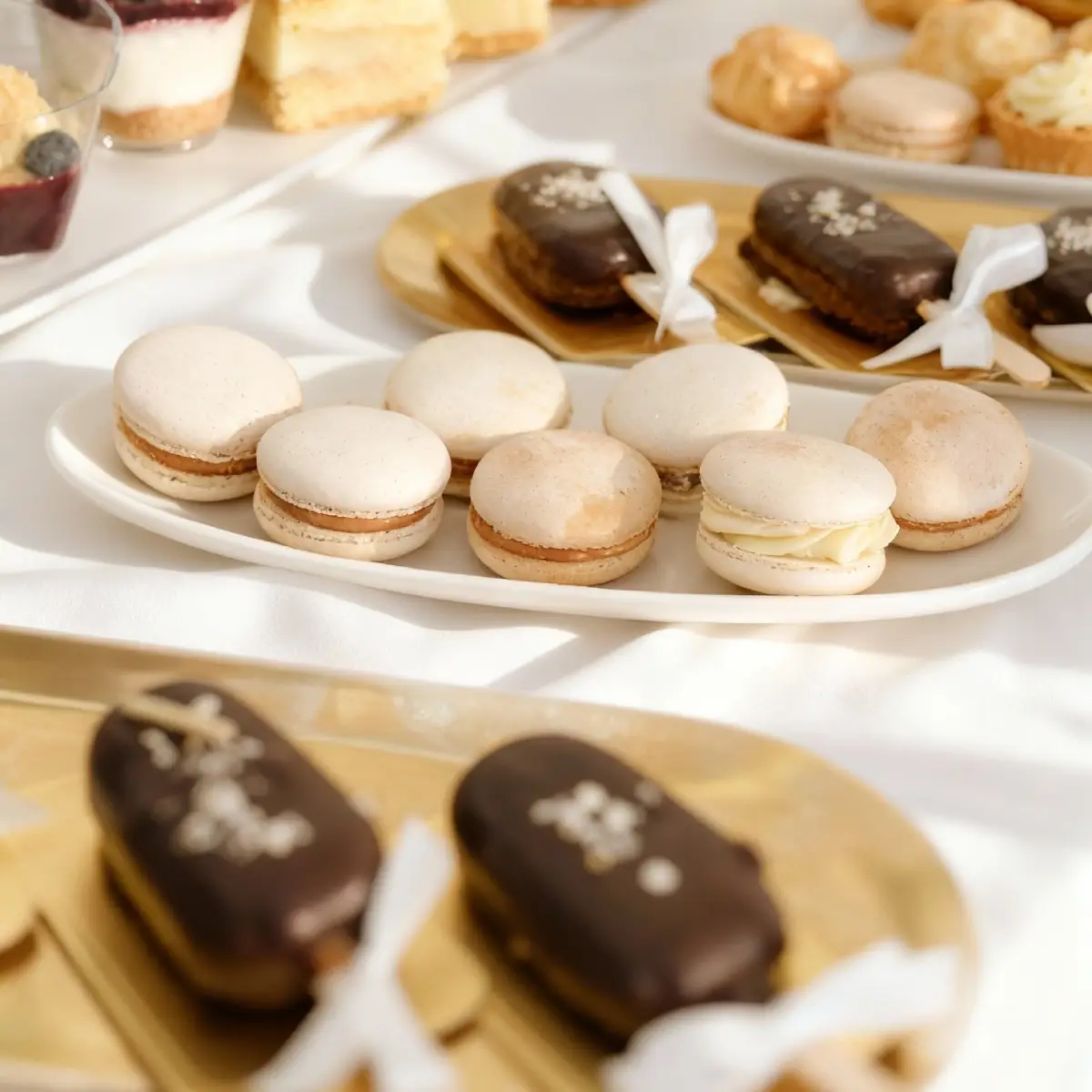 Słodki stół z makaronikami – kolorowe, delikatne ciasteczka w stylu francuskim – Pracownia Cukiernicza Torty Złote Iwona Pasternak