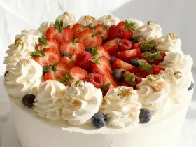 Tort na baby shower i wieczór panieński, wieczór kawalerski – Torty Złote, Gryfice