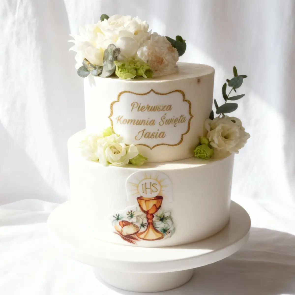 Tort komunijny z  imieniem i nadrukiem i kwiatami – Pracownia Cukiernicza Torty Złote Iwona Pasternak Karaś