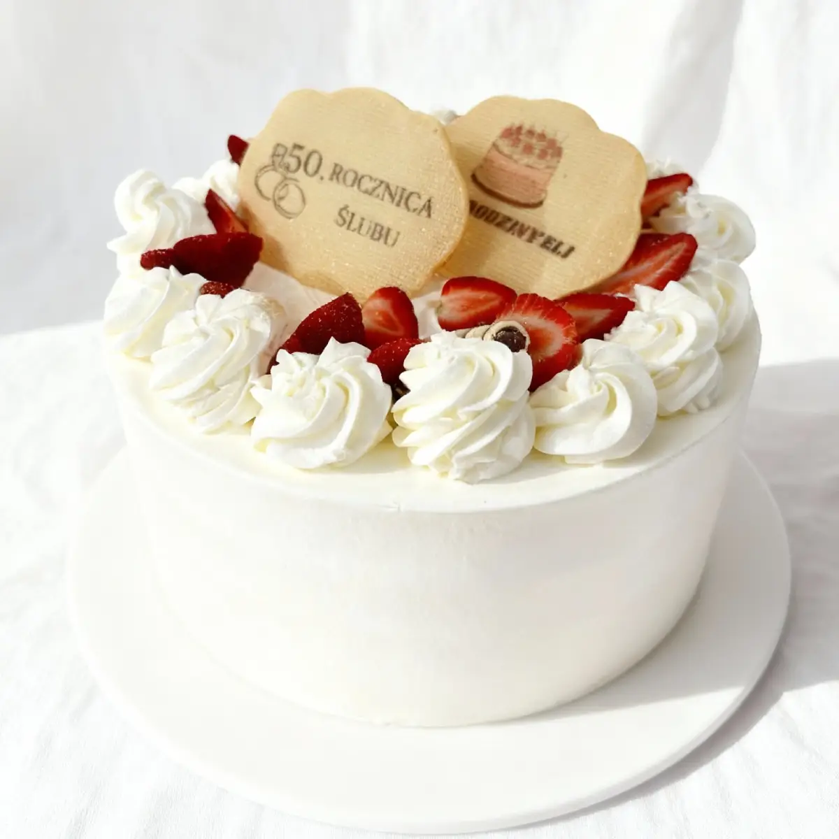 Tort na rocznicę ślubu z napisem i dekoracją z owoców – Pracownia Cukiernicza Torty Złote Iwona Pasternak Karaś