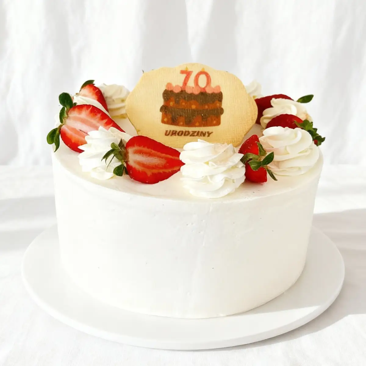 Tort urodzinowy z nadrukiem, owocami i ciasteczkami – Pracownia Cukiernicza Torty Złote Iwona Pasternak Karaś